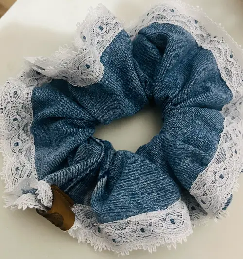 Scrunchie Mezclilla Blonda – Talla M/L
