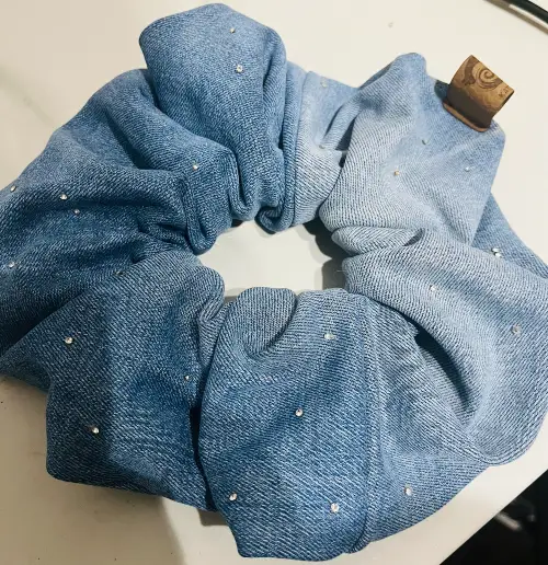 Scrunchie Mezclilla Brillos – Talla XL - Imagen 5