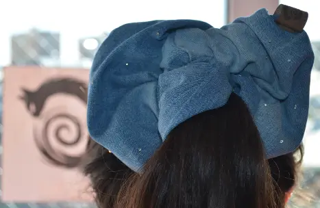 Scrunchie Mezclilla Brillos – Talla XL - Imagen 3