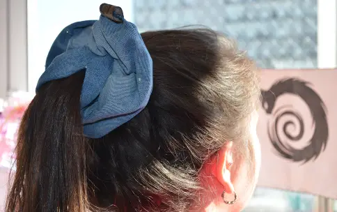 Scrunchie Mezclilla Brillos – Talla XL - Imagen 2