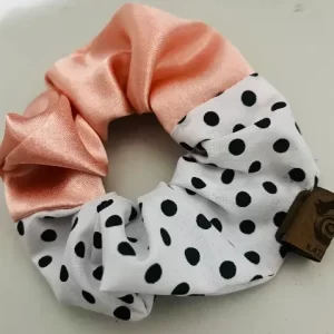 Scrunchie Satín Damasco con pintas negras – Talla S