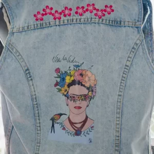 Chaqueta Sin Mangas Mezclilla – Diseño Frida Estampada Bordada – Talla L- Colección Primavera Verano