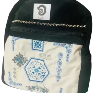 Mochila de Felpa Negra Bordada – Diseño Propio KATZE – Edición Exclusiva