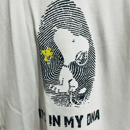 Polera Blanca Manga Corta Hombre Snoopi – Talla M – Algodón Suave - Imagen 2