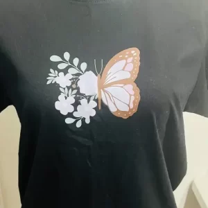 Polera Negra Manga Corta Mujer Mariposa – Talla S – Algodón Suave