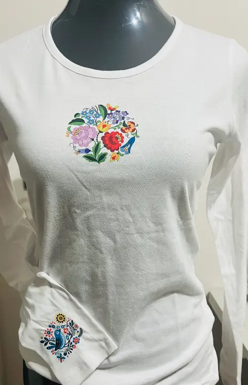 Polera Blanca Manga Larga Mujer Flores – Talla M – Algodón Suave