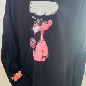 Polera Negra Manga Larga Niño Pantera Rosa – Talla 9/10 – Algodón Suave